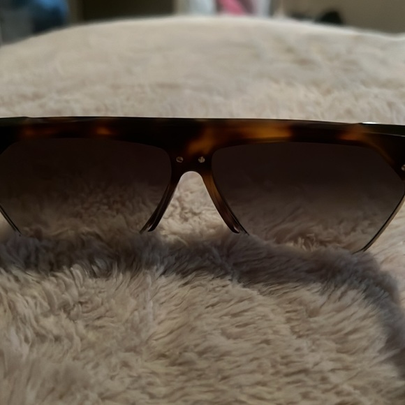 Victoria Beckham brand new sunglasses. VB622S style. Didn’t look good on me. main image 5